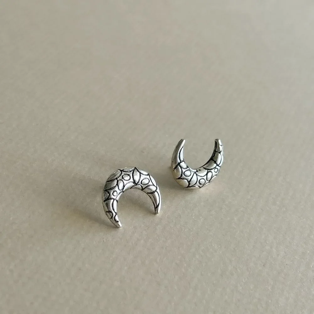 Crescent Moon Earrings M1355